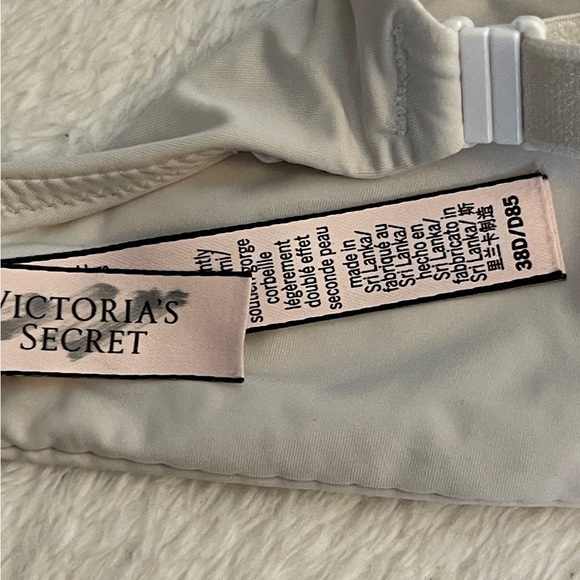 Victoria's Secret Cream Bra - Picture 4 of 4
